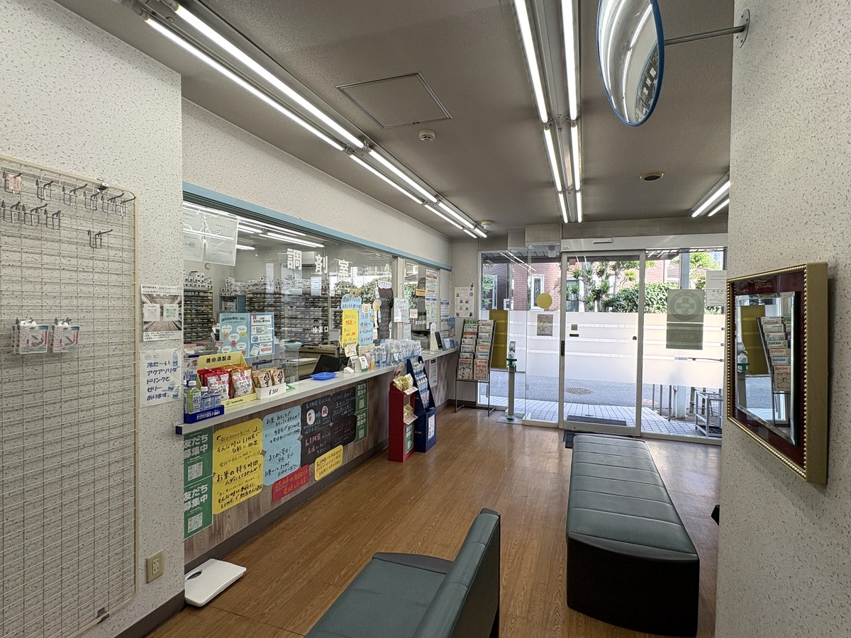 諸岡調剤薬局の店内全景
